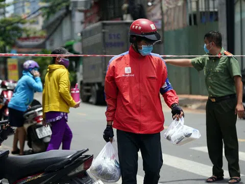 Doanh nghiệp tự tổ chức xét nghiệm Covid-19 cho shipper từ ngày 24/9