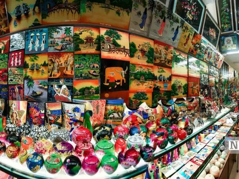 Hà Nội: Cửa hàng mở cửa chỉ để thoáng nhà