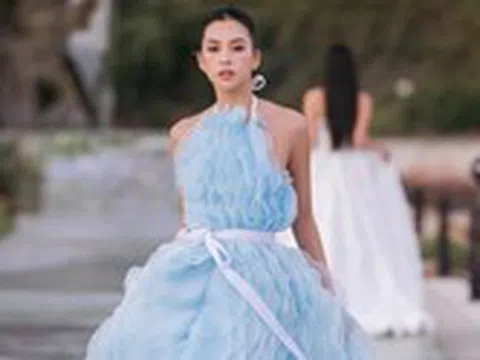 "Hoa hậu Tiểu Vy làm vedette của nhà thiết kế Hà Thanh Việt"