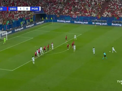 Ronaldo vùng vằng trong trận thua của Bồ Đào Nha