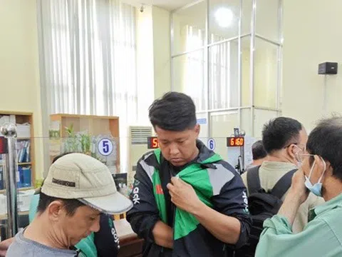 Gojek dừng hoạt động sau 16/9, tài xế đổ xô làm thủ tục để chuyển sang 3 hãng khác