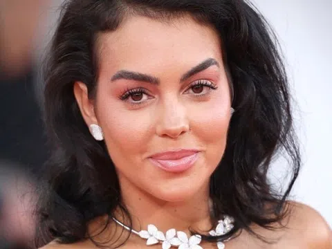 Bạn gái Cristiano Ronaldo gợi cảm ở Venice