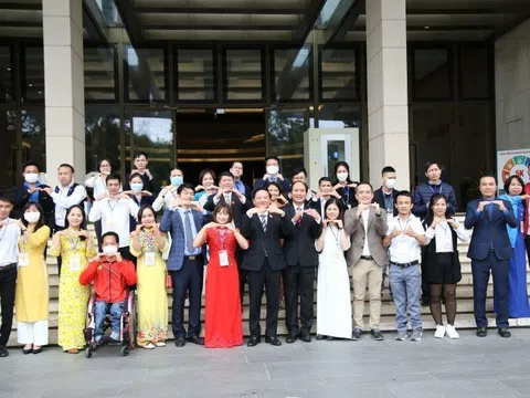 Phó Chủ tịch Quốc hội gặp mặt các gương đại biểu trong chương trình “Tỏa sáng nghị lực Việt” năm 2021