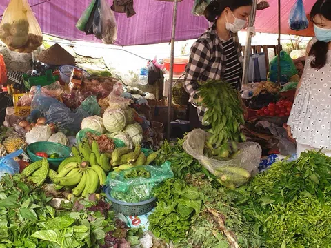 Hà Nội ngày đầu giãn cách xã hội: Sức mua tăng nhẹ, hàng hóa dồi dào