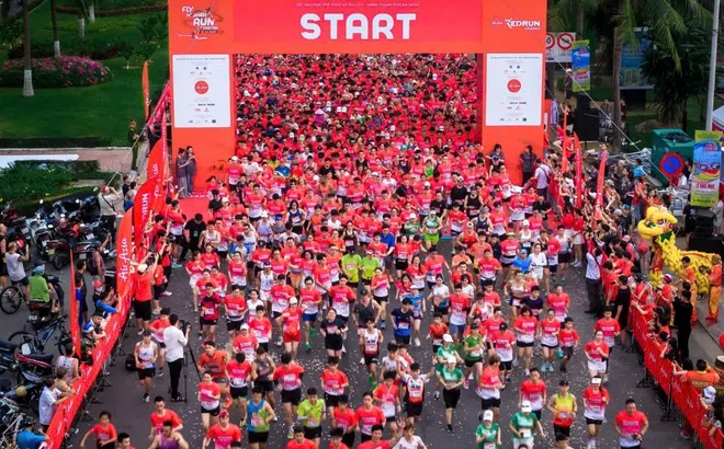 AirAsia RedRun Đà Nẵng 2026 bùng nổ du lịch thể thao biển