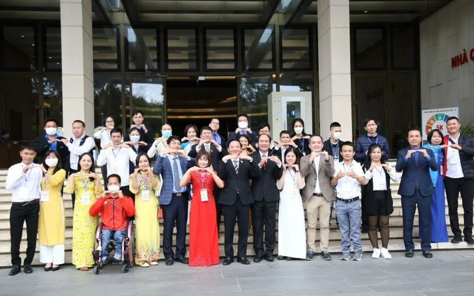 Phó Chủ tịch Quốc hội gặp mặt các gương đại biểu trong chương trình “Tỏa sáng nghị lực Việt” năm 2021